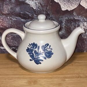 SOLD*Vintage Pfaltzgraff Yorktowne Blue Stoneware TEAPOT Lid  550Y TEA POT 6 cup
